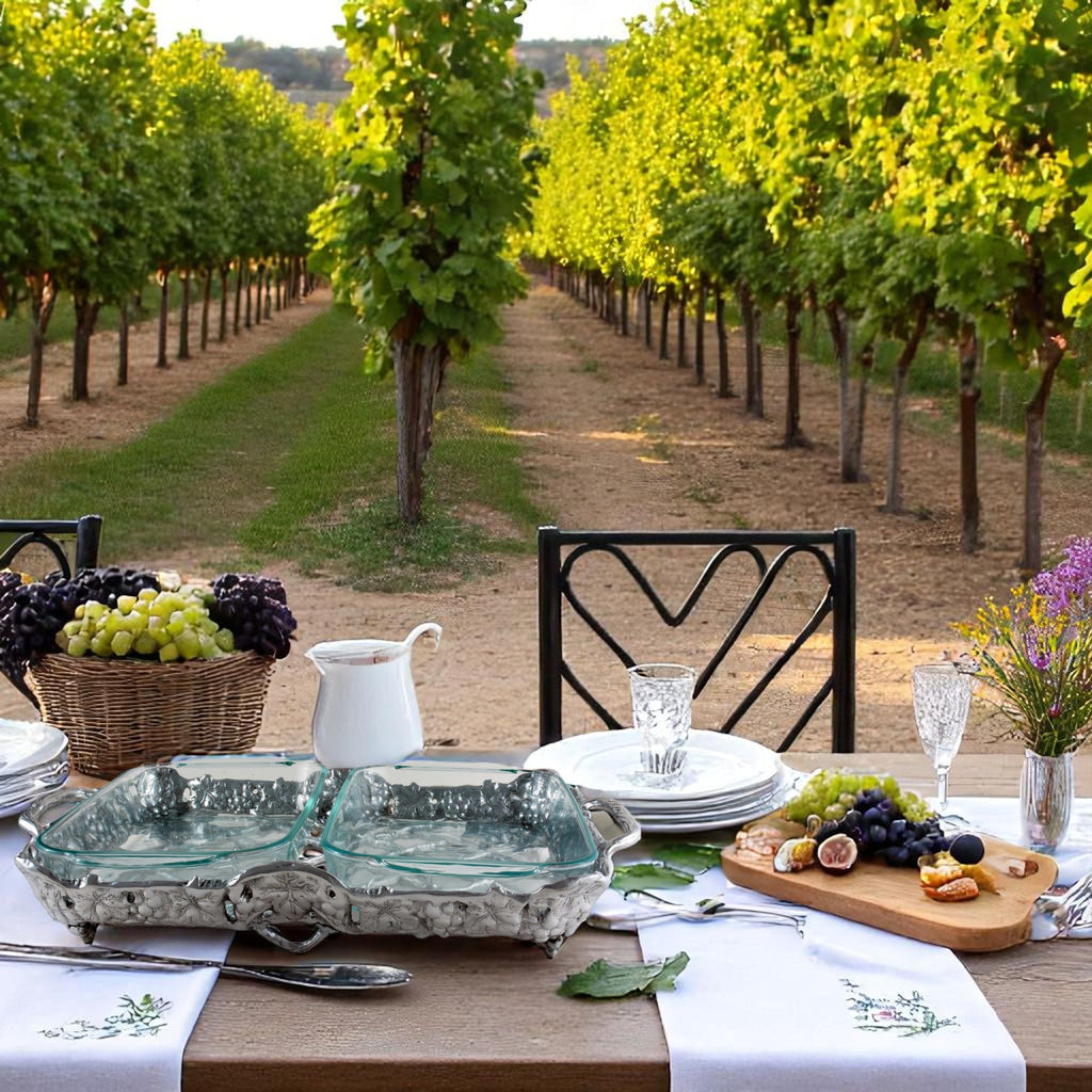 Sculpted Grape Pyrex Holder 2-Qt | Refined Baking Presentation