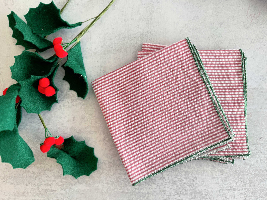 Elegant Holiday Seersucker Napkins – 4-Piece Red & Green Table Linen Set