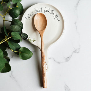 Lick the Spoon Cursive Spoon Rest with Wooden Spoon – Funny Porcelain Kitchen Gift