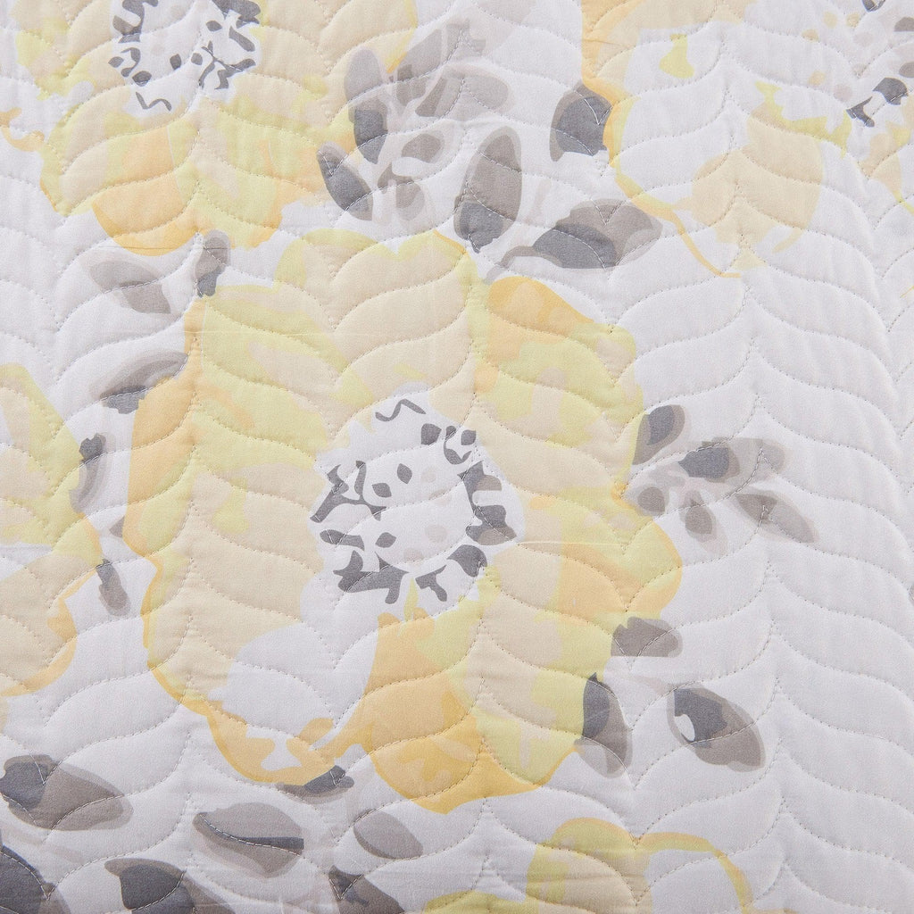 Elegant Reversible Floral Quilt Set – Helene Collection (3-Piece)