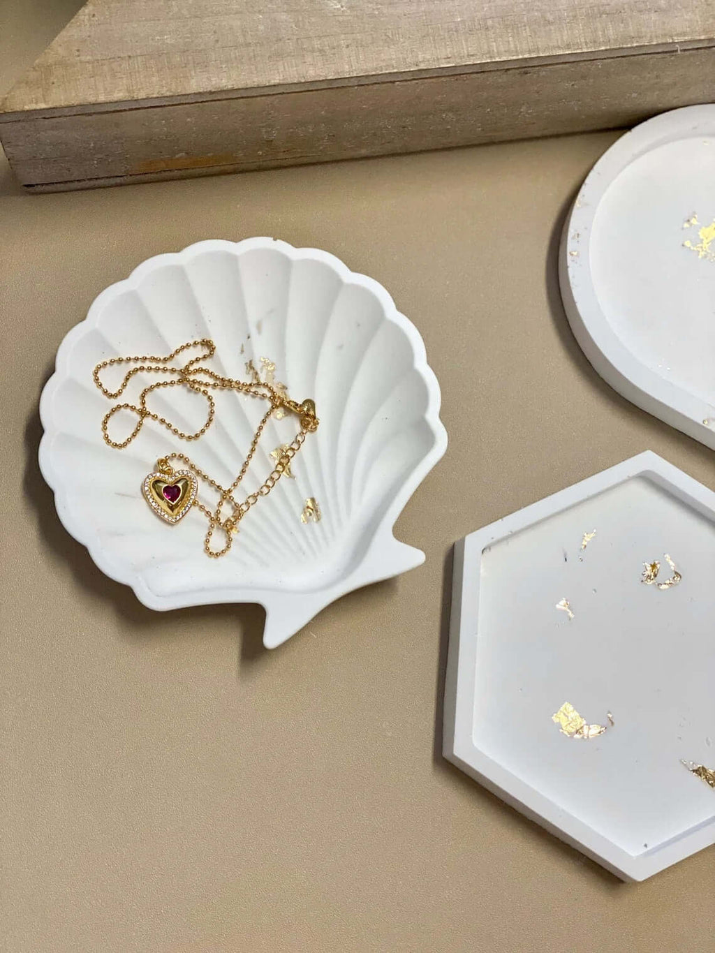 Handmade Jesmonite Tray – Minimalist Decorative Tray