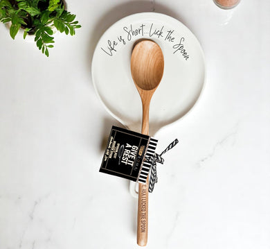 Lick the Spoon Cursive Spoon Rest with Wooden Spoon – Funny Porcelain Kitchen Gift